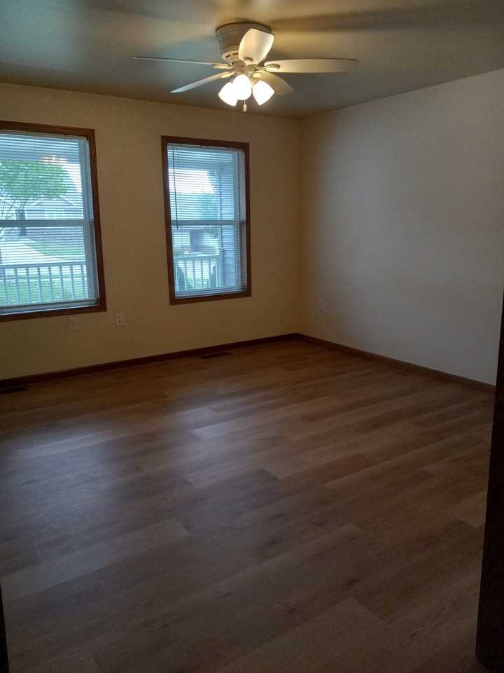 2423 Parkfield Drive - Photo 2 of 25