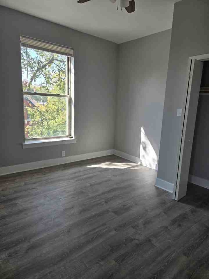 634 E 44th St #3W - Photo 4 of 16