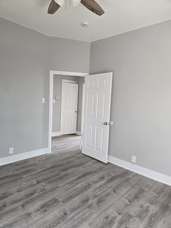 634 E 44th St #3W - Photo 5 of 16