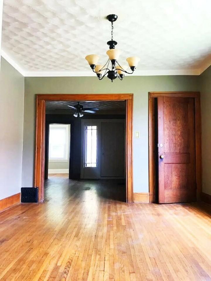 597 Giles Boulevard East - Photo 5 of 10