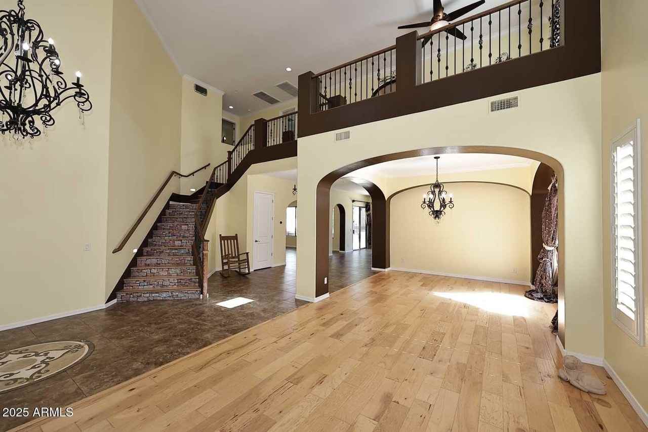 2422 E Charlotte Dr - Photo 2 of 50