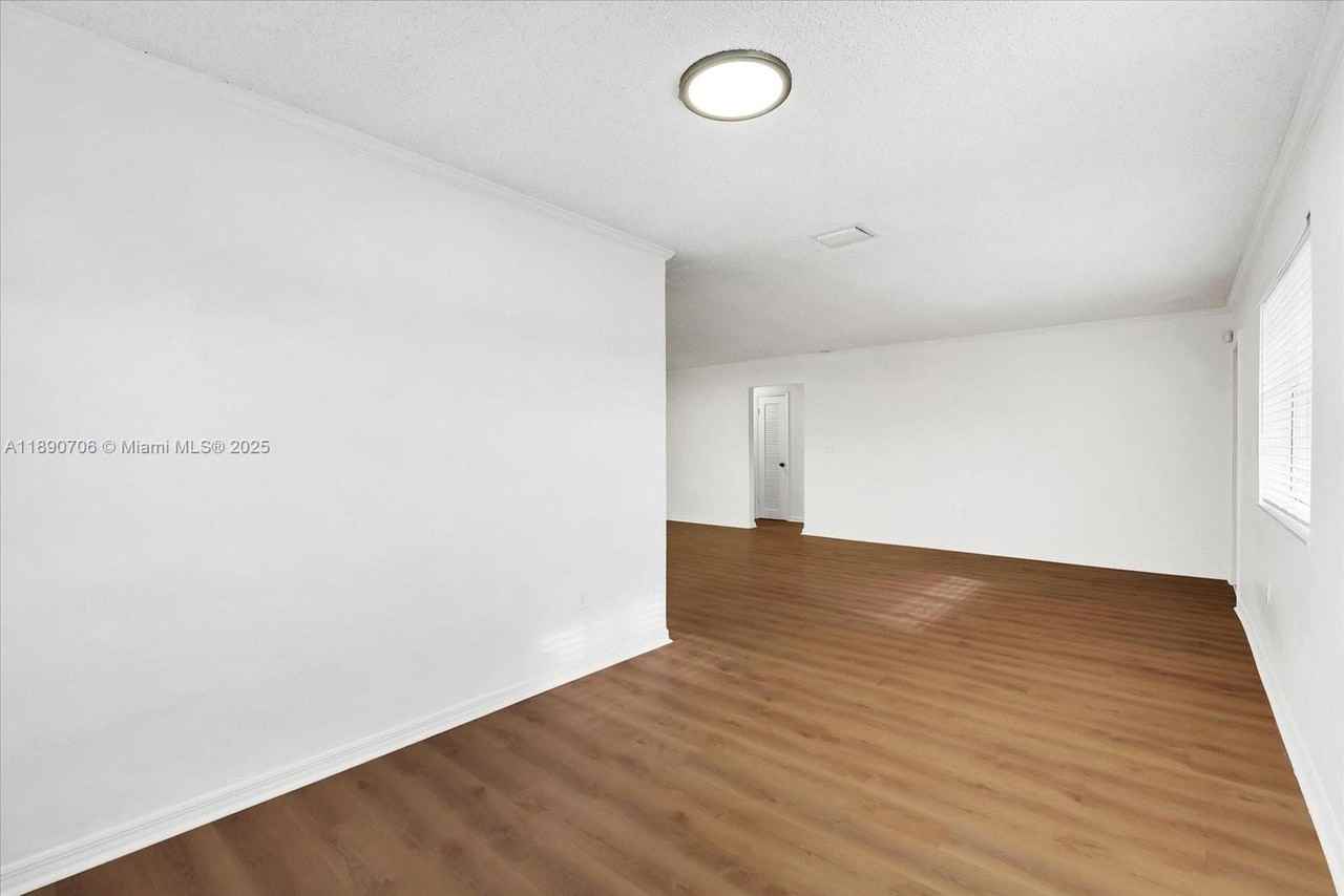 4090 Sw 69th Ave - Photo 3 of 25