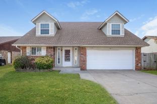 2108 Ne 9th St - Photo 1 of 1