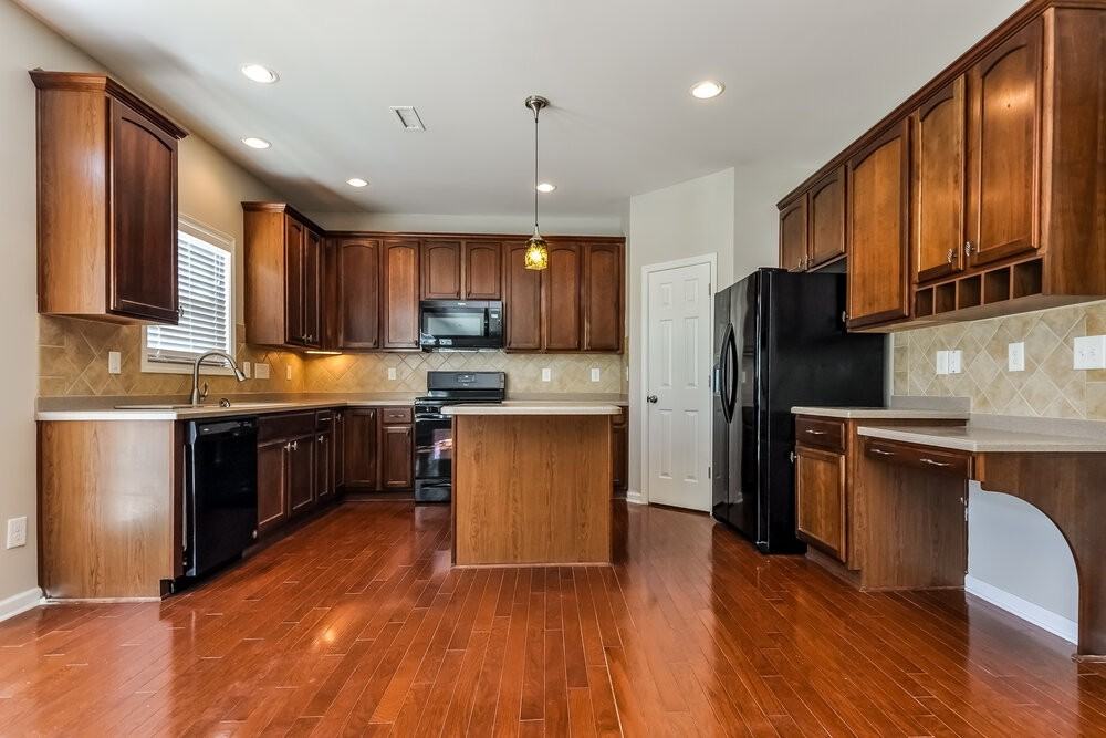 183 Killington Dr - Photo 5 of 15