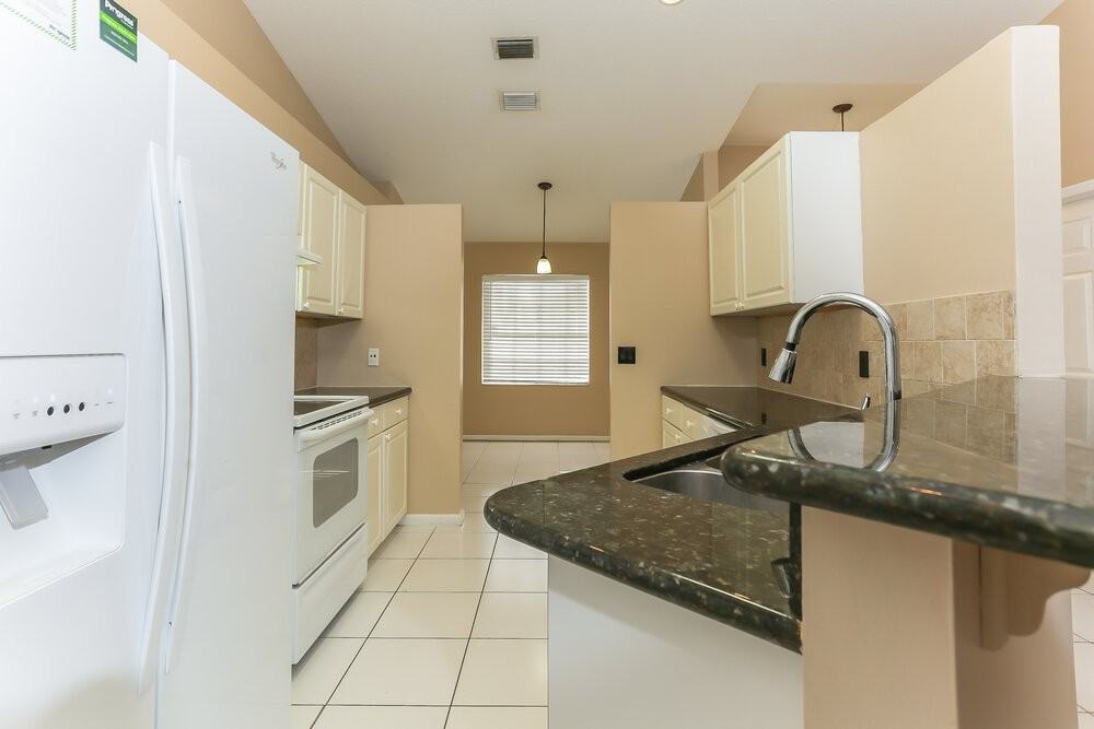 5141 Willow Pond Rd W - Photo 4 of 14