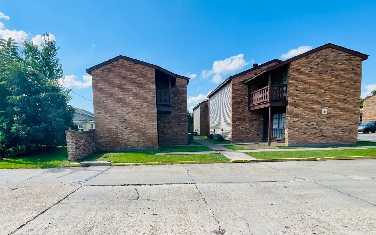 Crestwood Apartments - Photo 2 of 4