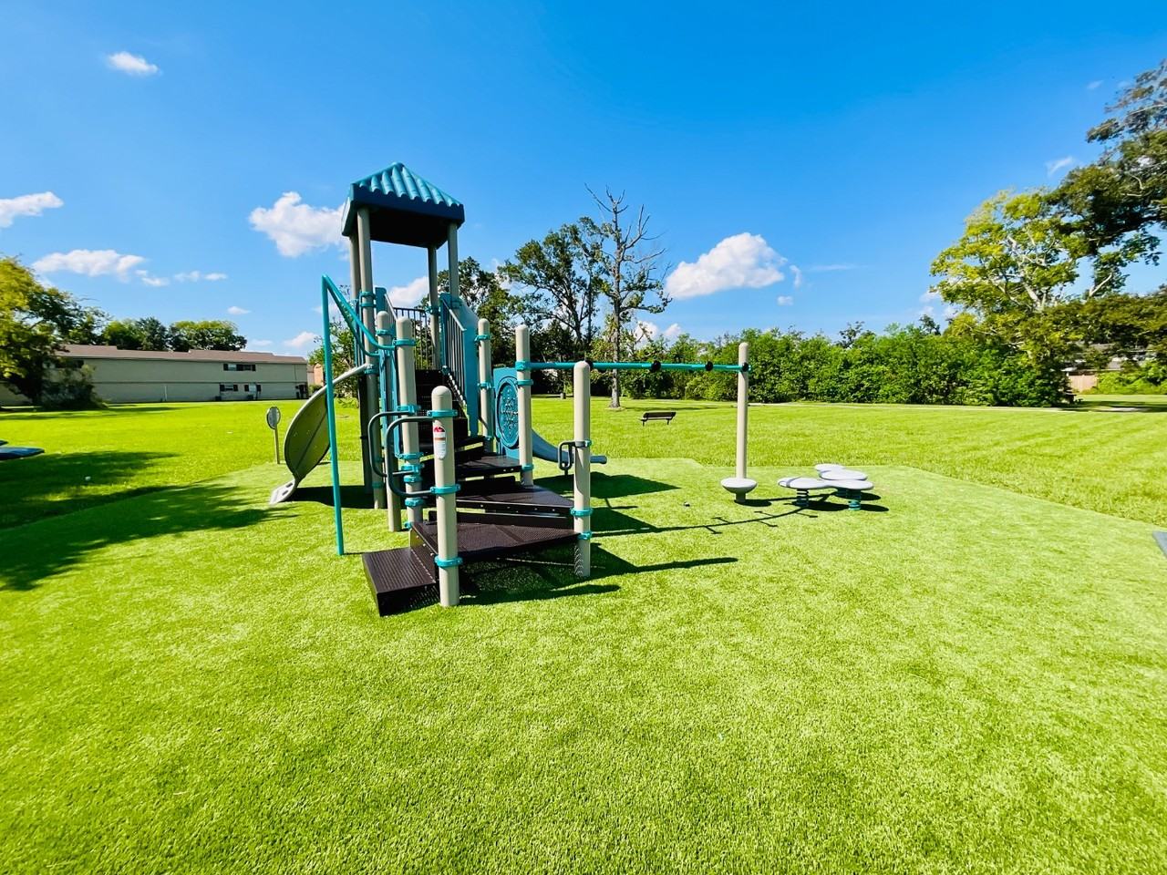 Crestwood Apartments - Photo 3 of 4