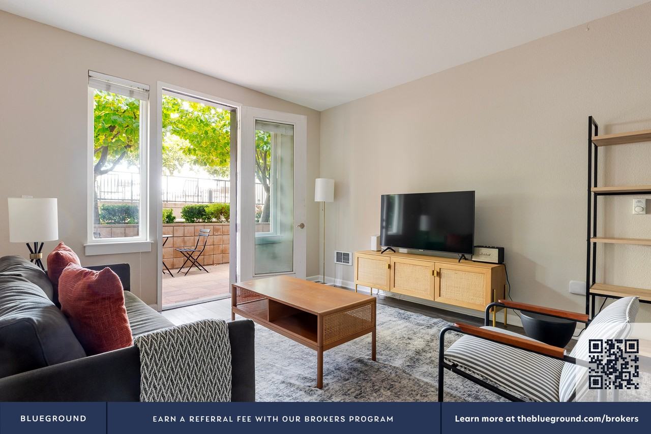 5684 Bay Street - Photo 5 of 36