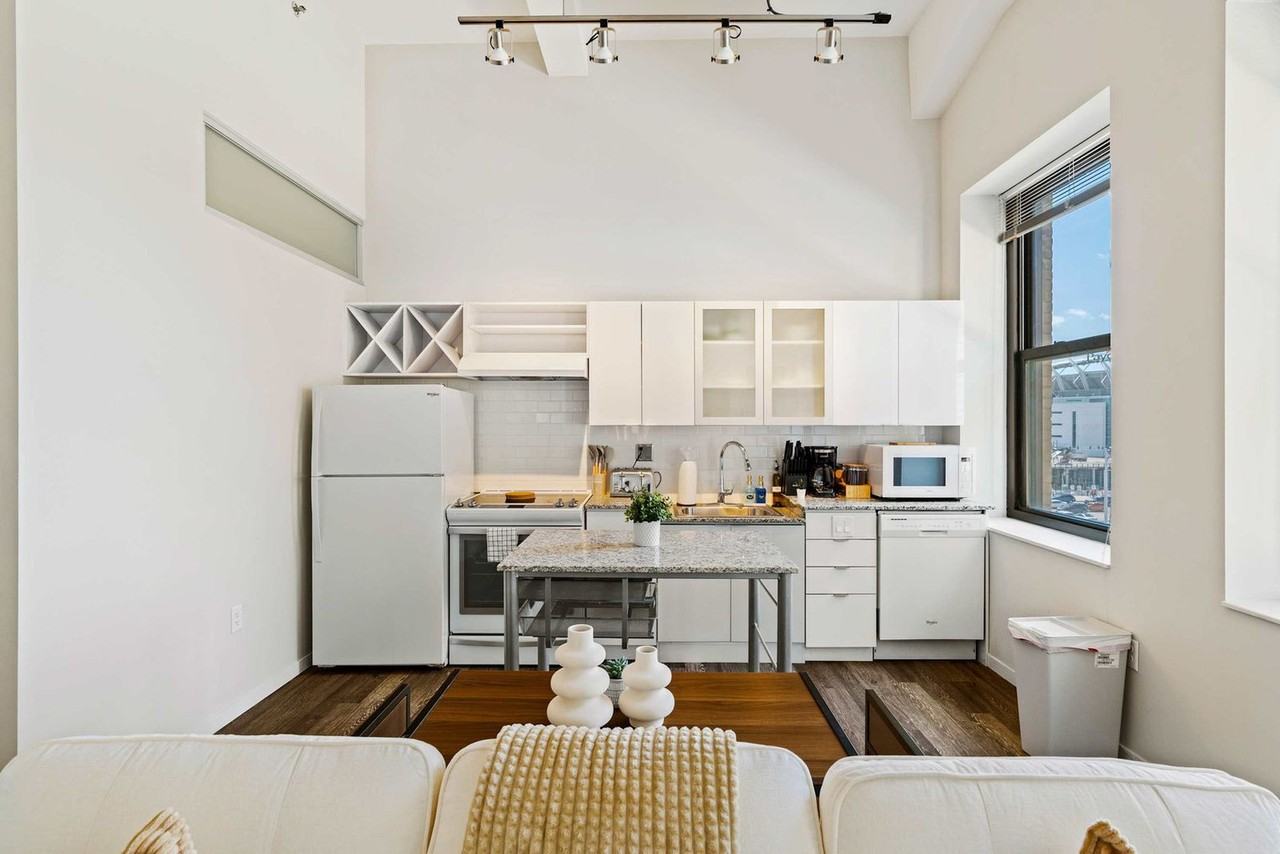 309 Vine St #1292408P - Photo 5 of 50