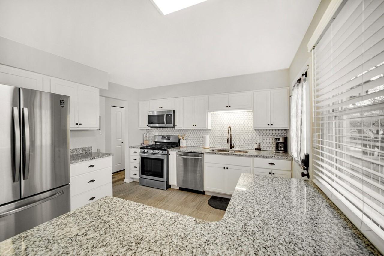 560 Kathleen Dr #1301332P - Photo 4 of 21