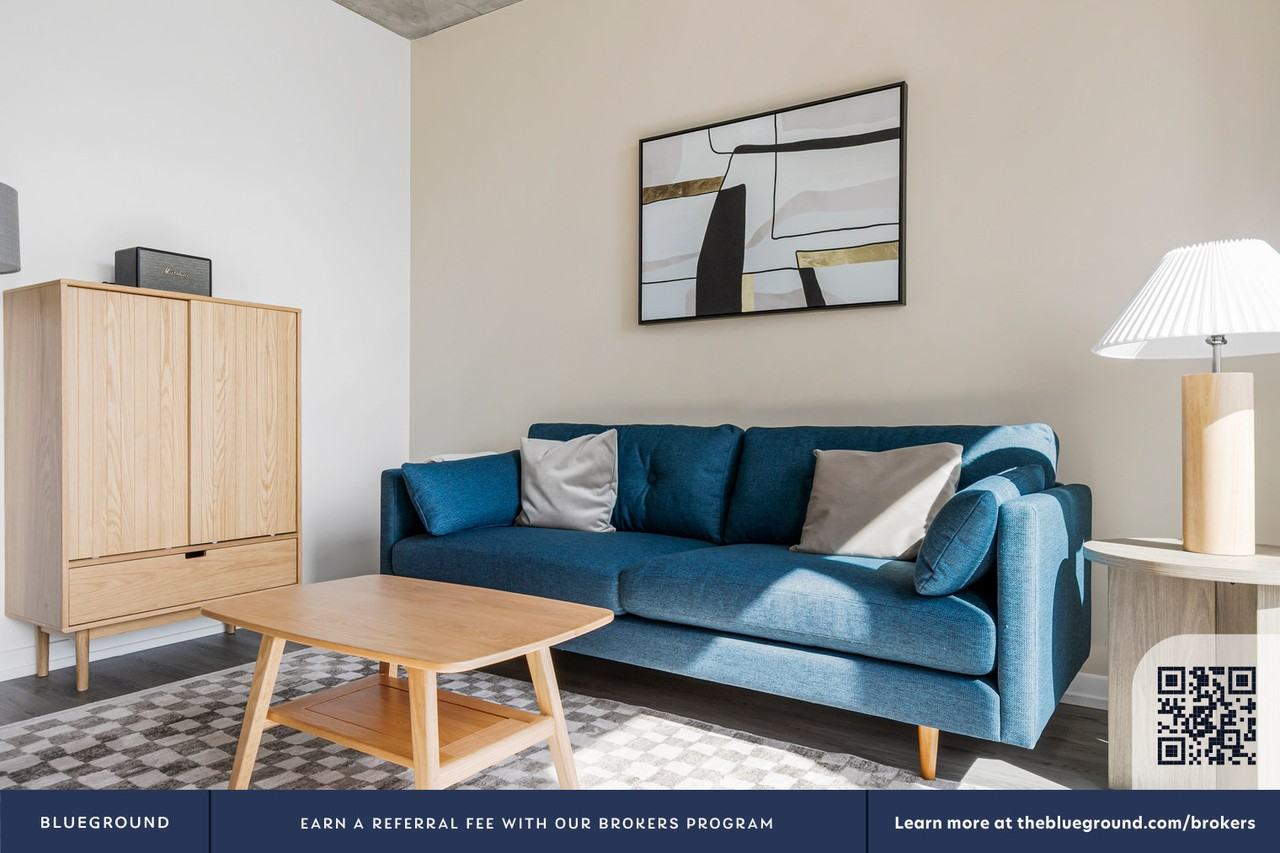 460 W Chicago Ave #1351 - Photo 5 of 31