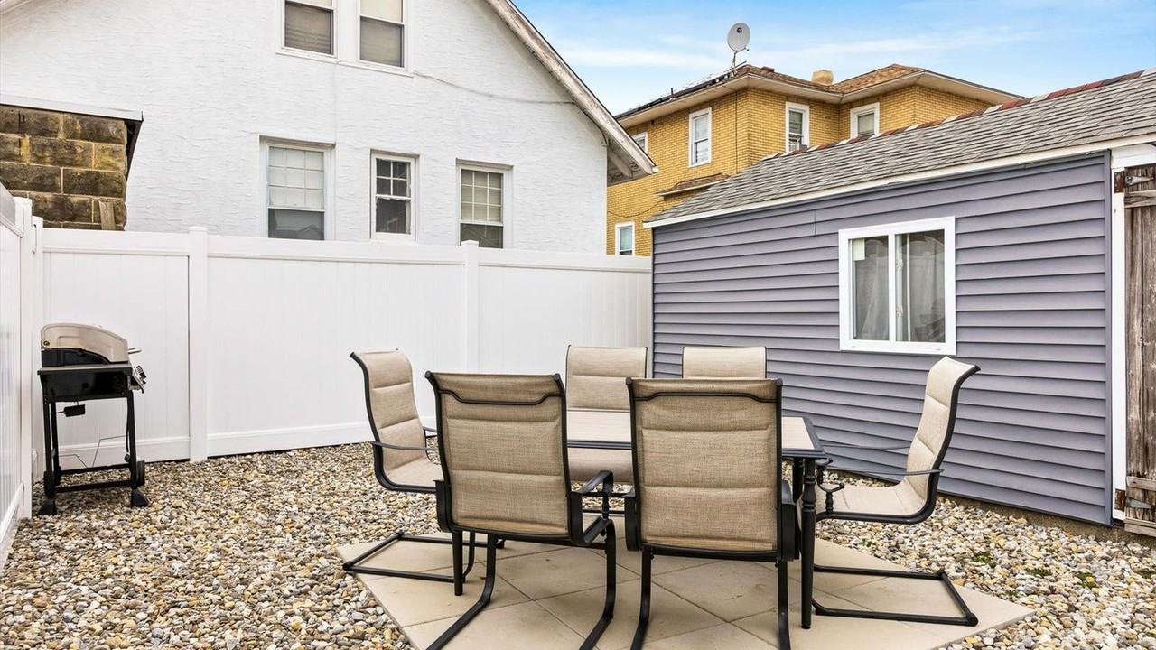 228 N Dudley Ave #1309013P - Photo 7 of 30