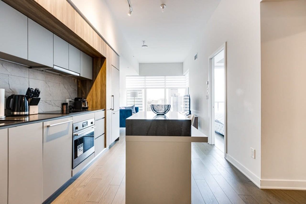 1130 Rue Saint-Antoine O #1310913P - Photo 3 of 30