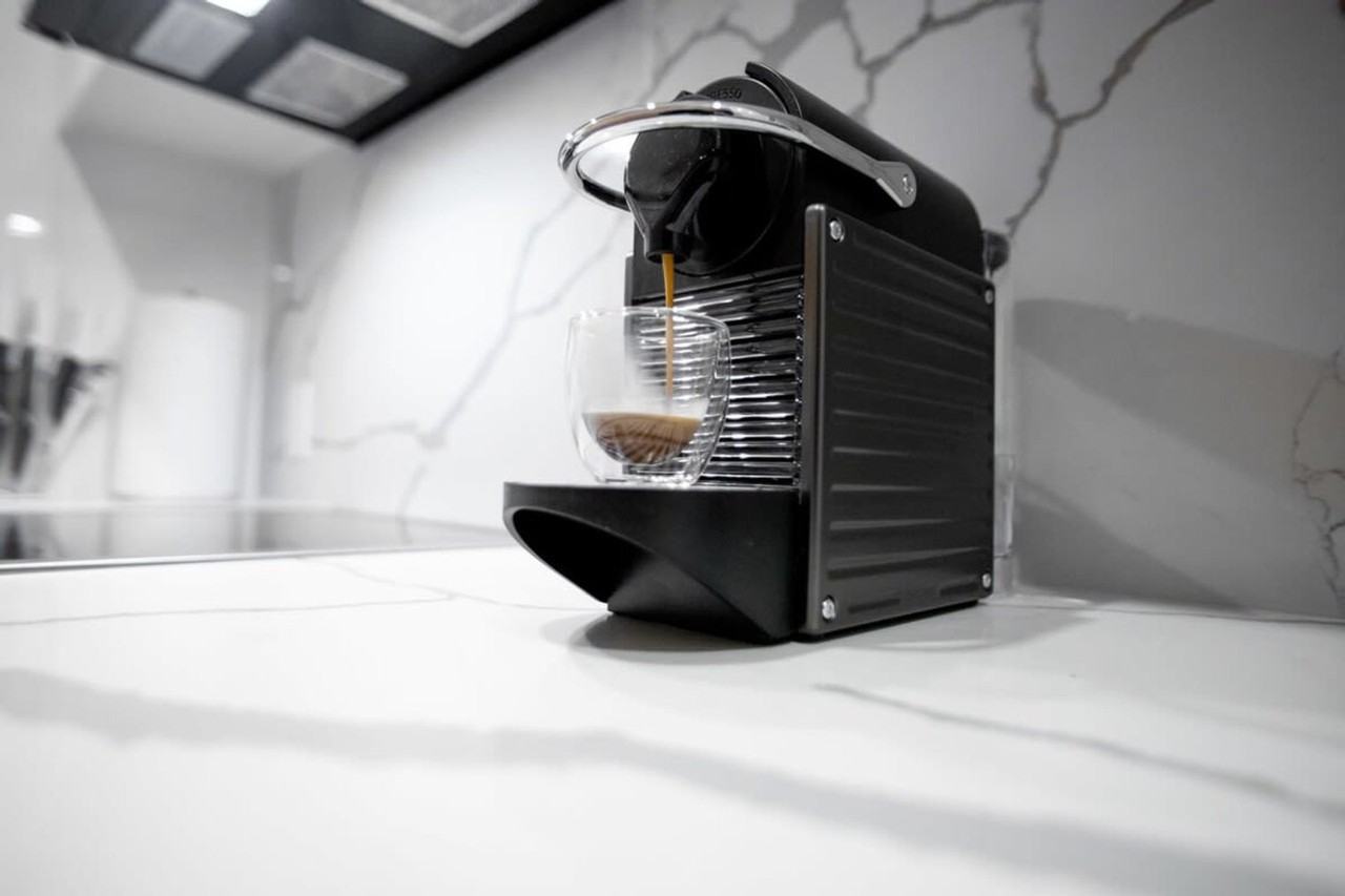 1520 Av Des Pins O #1310912P - Photo 3 of 23