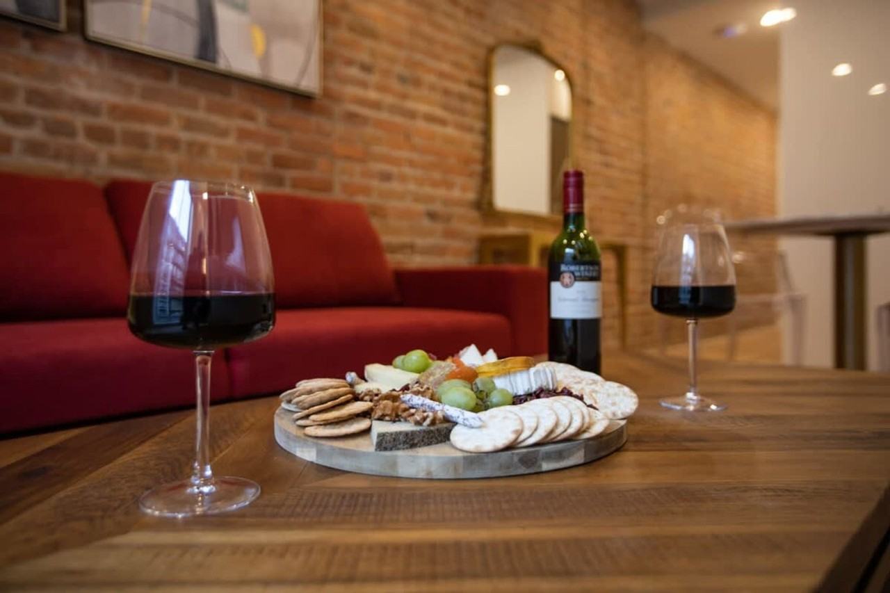 1520 Av Des Pins O #1310912P - Photo 4 of 23