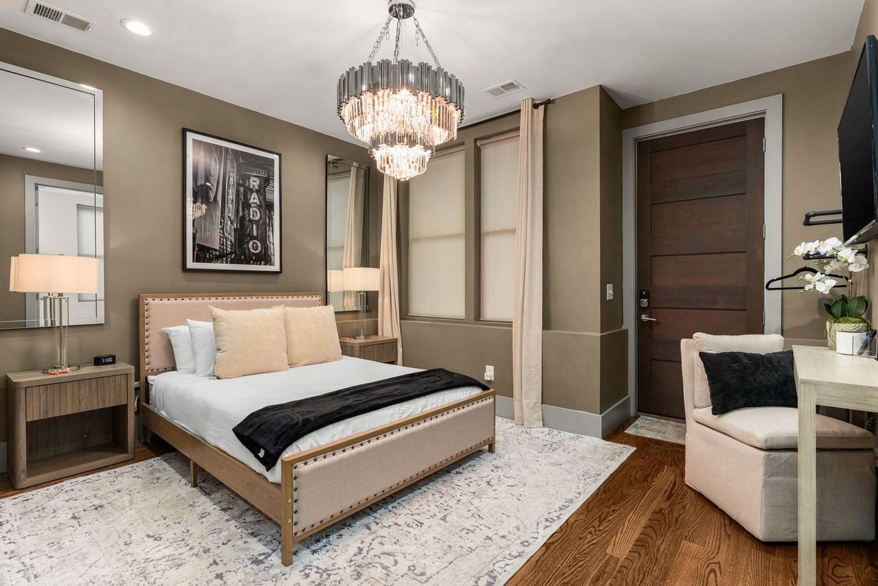 1025 Southside Ct #1312336P - Photo 3 of 32