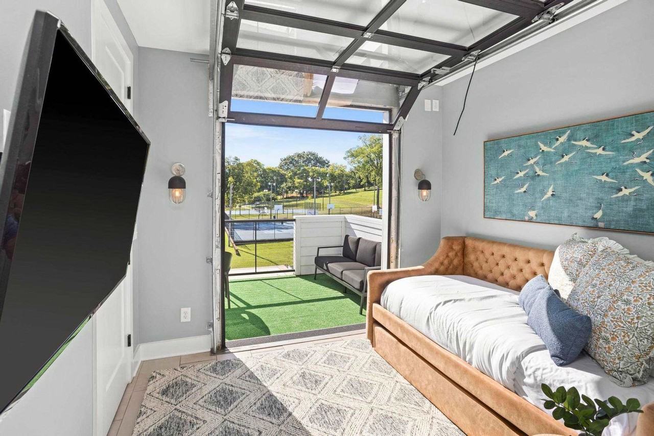 1706 8th Ave S #1312421P - Photo 5 of 38