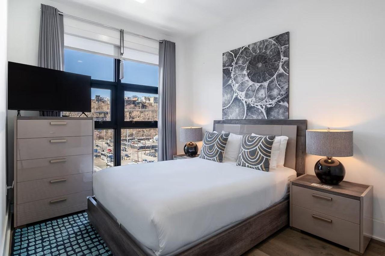 1414 Grand St #1295530P - Photo 6 of 22