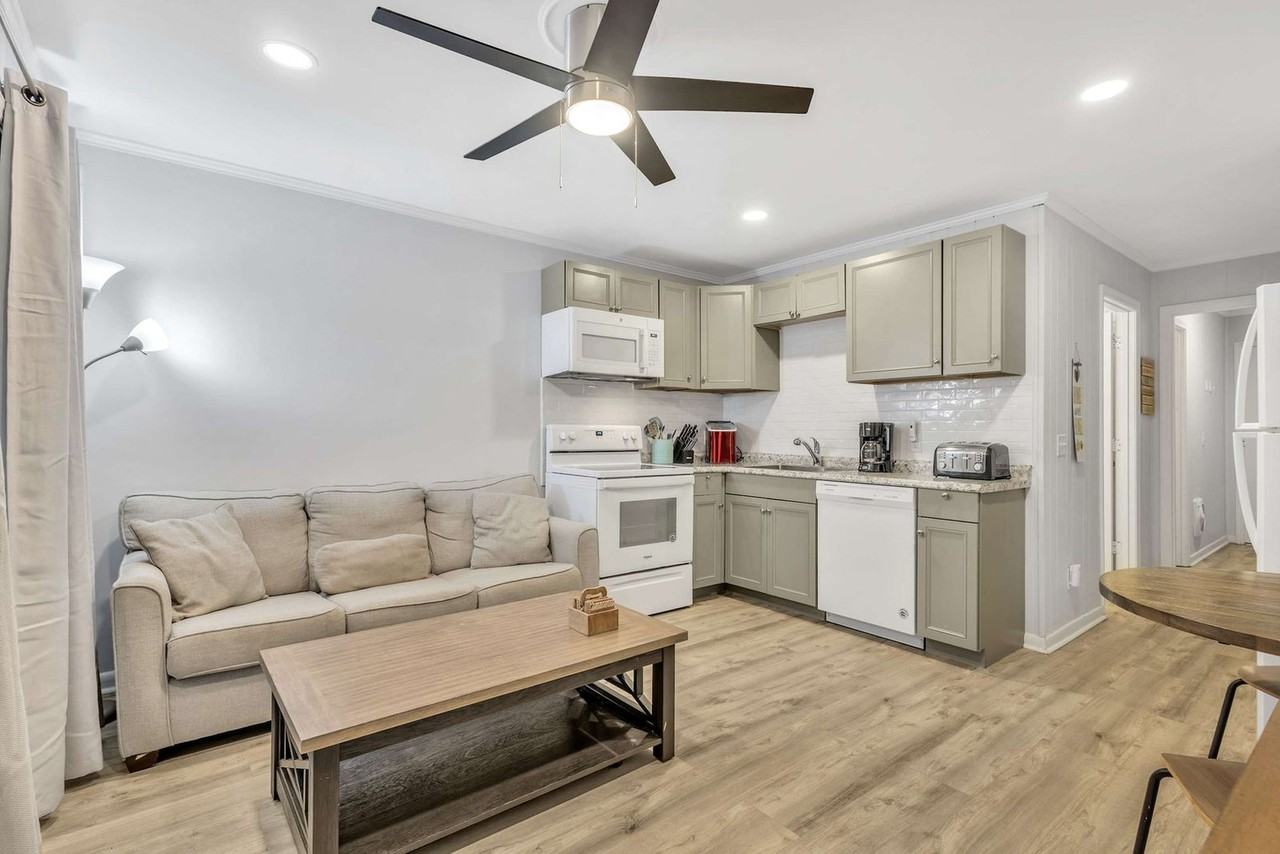 23 S Forest Beach Dr #1316238P - Photo 2 of 29