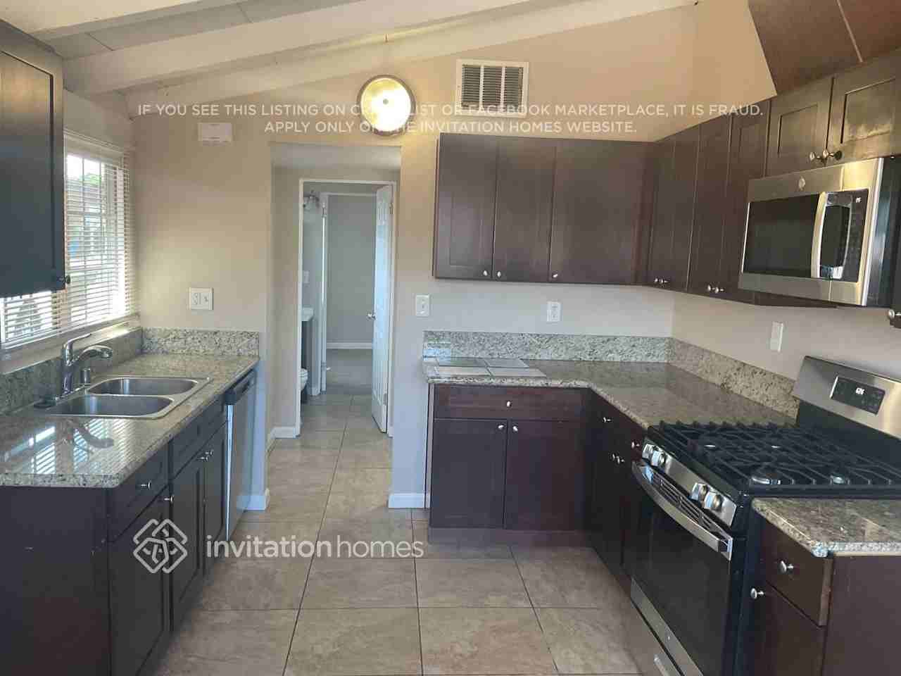 6452 Geyser Ave - Photo 7 of 21