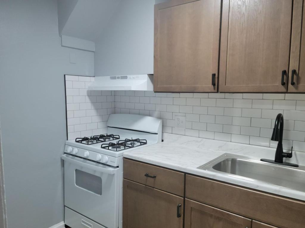 3346 Clay St Ne - Photo 4 of 12