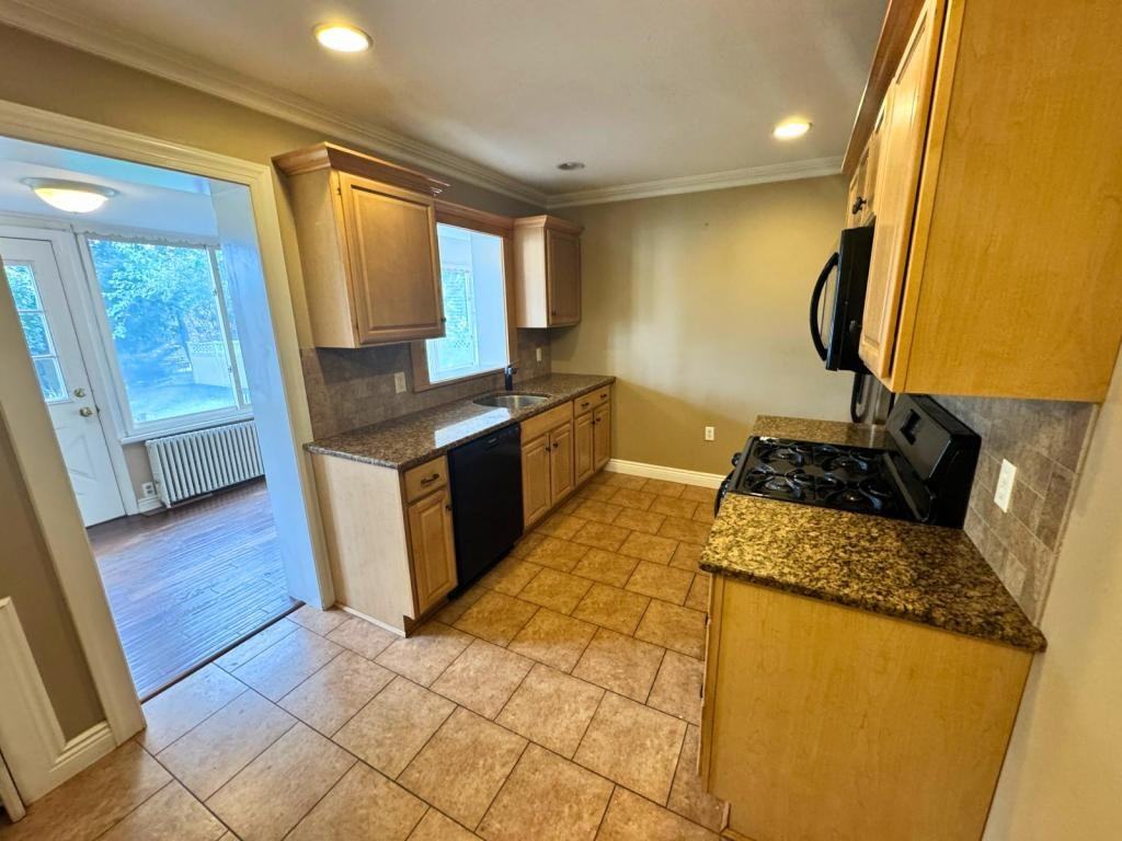 11-02 Charles St - Photo 5 of 15