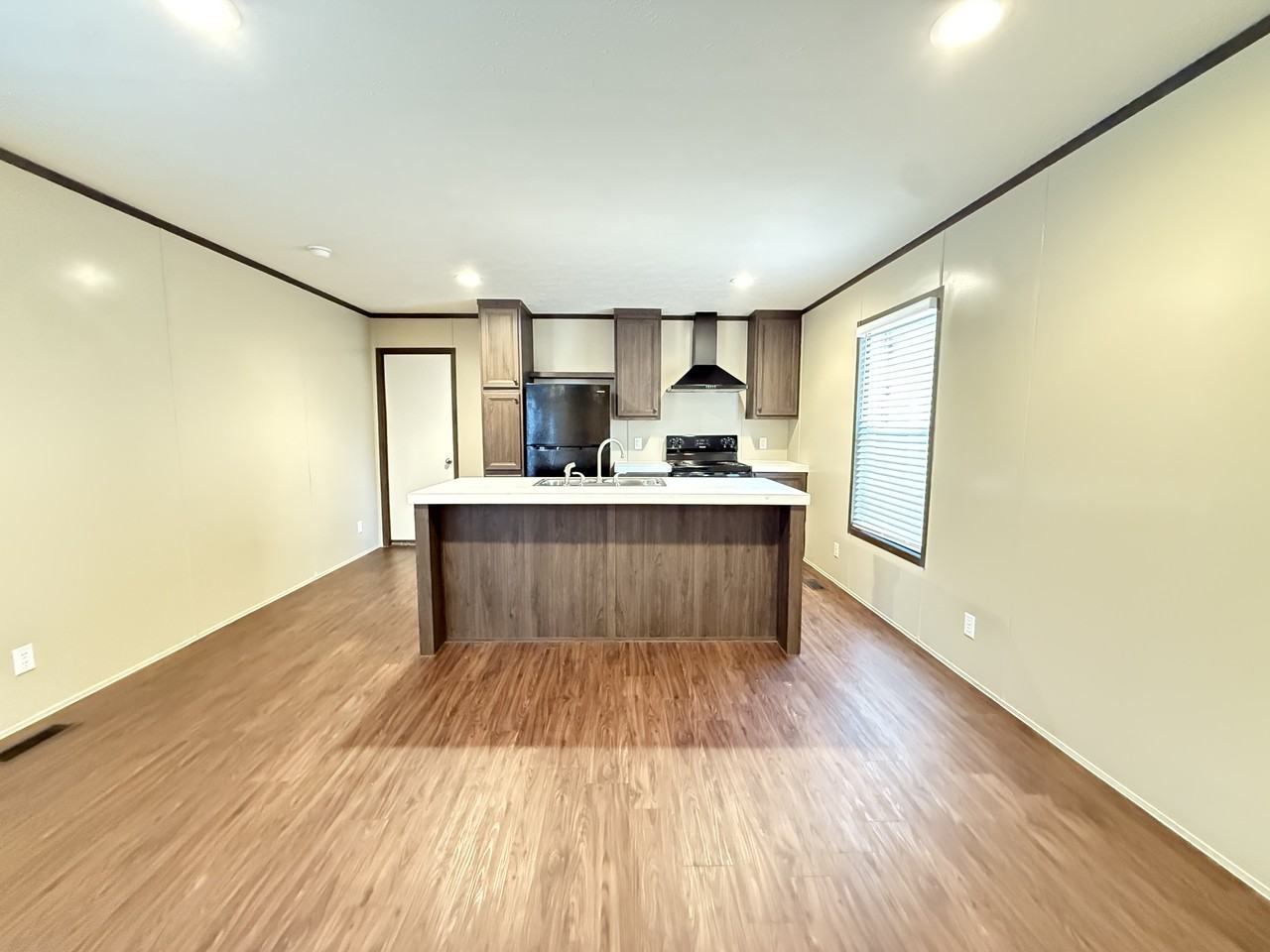 132 Toledo St - Photo 4 of 30