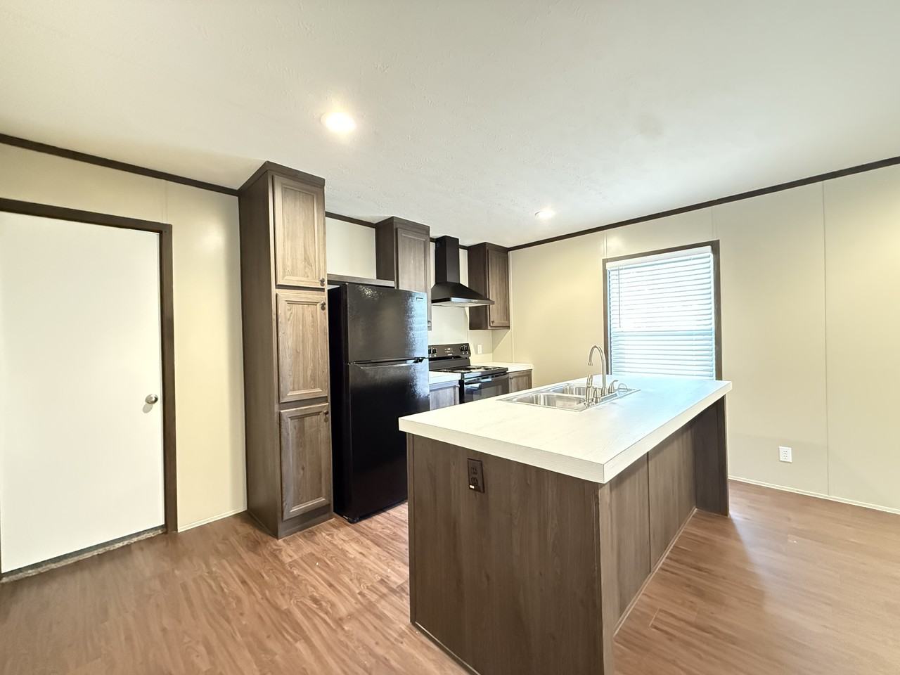 132 Toledo St - Photo 6 of 30