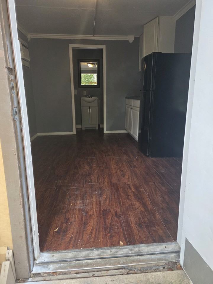 712 Anderson Ave #2 - Photo 2 of 4