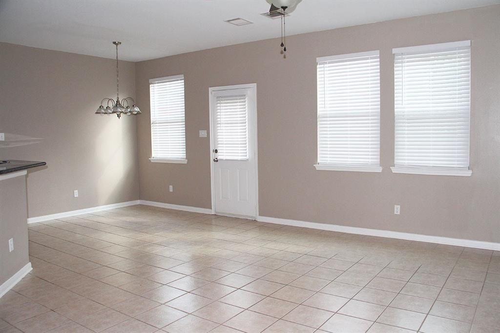 6055 Yorkglen Manor Ln - Photo 2 of 9