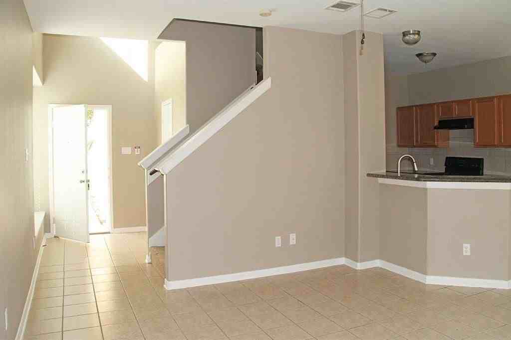 6055 Yorkglen Manor Ln - Photo 3 of 9