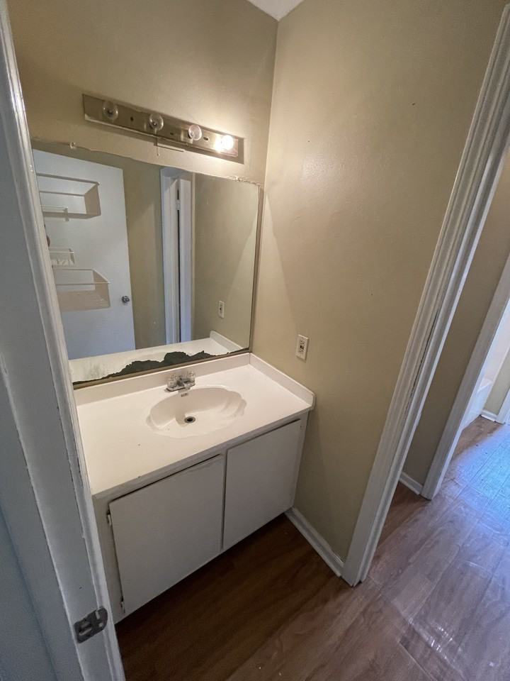 1643 Cedar Lake Dr #C - Photo 5 of 10