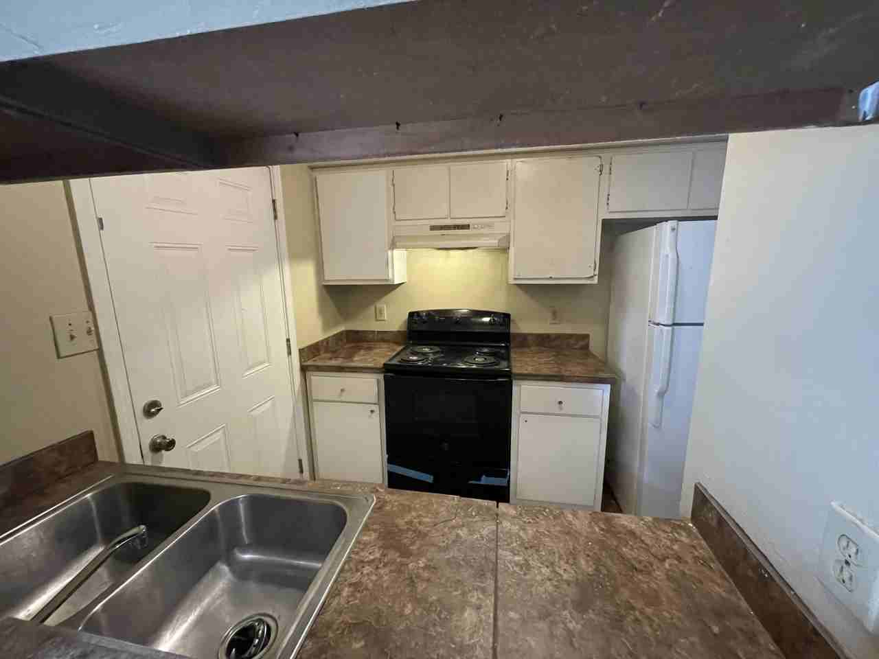 1643 Cedar Lake Dr #C - Photo 5 of 10