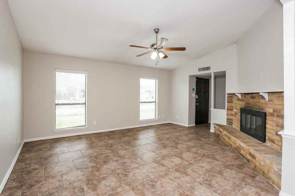 616 Prairie Ln - Photo 3 of 14