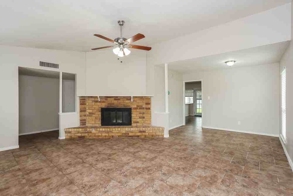 616 Prairie Ln - Photo 4 of 14