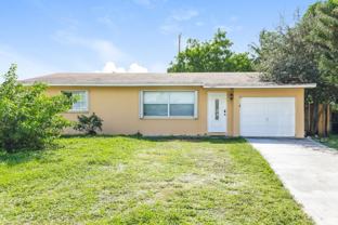 1321 Sw 21st Way - Photo 1 of 1