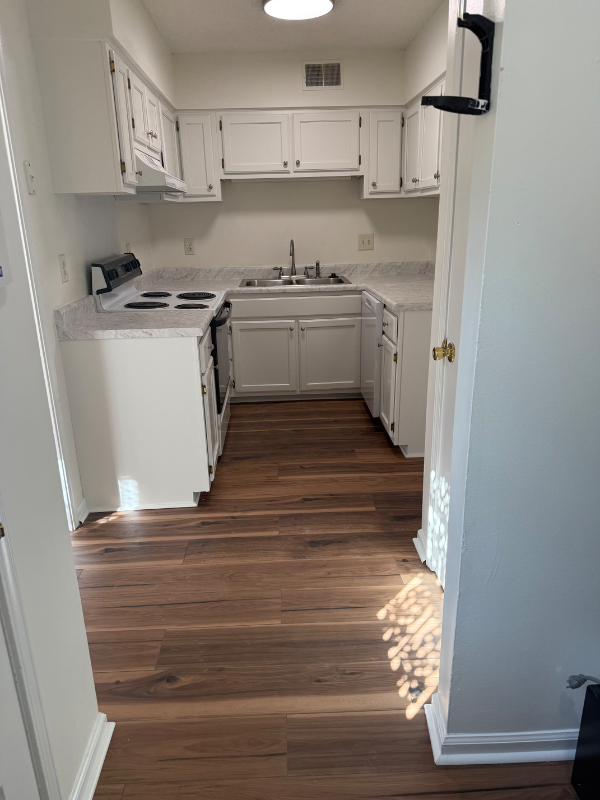 1641 Forest Ave - Photo 6 of 16