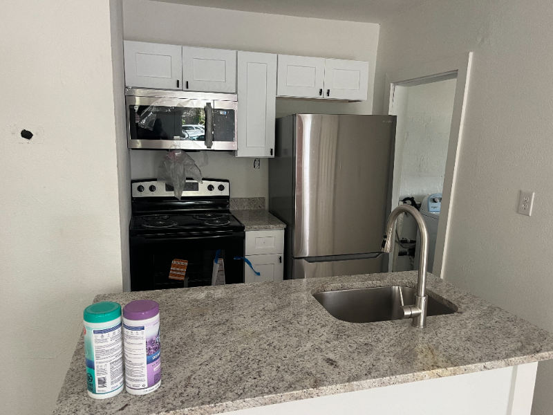 610 Se 13th Ter - Photo 3 of 10