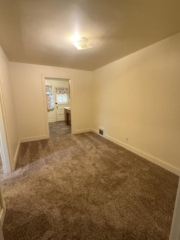 118 1/2 Kennedy Ave #4 - Photo 5 of 16