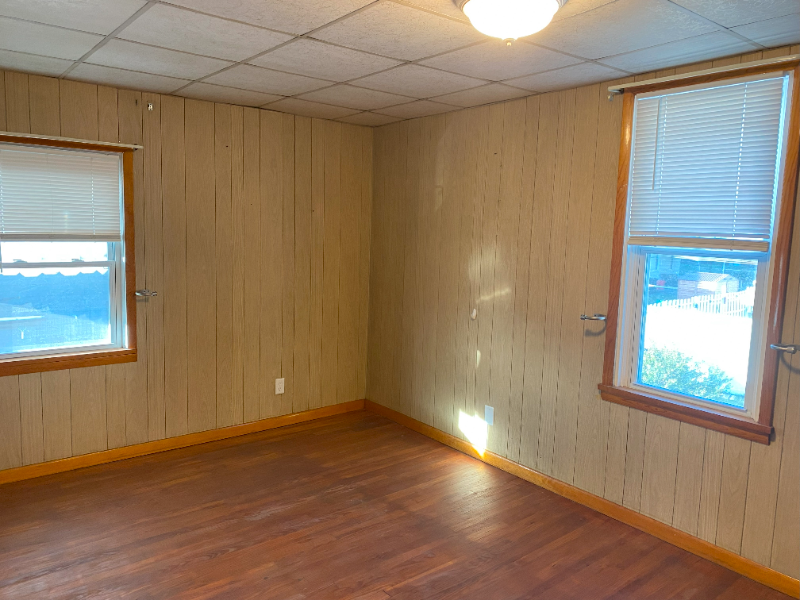 605 Larch St - Photo 5 of 15