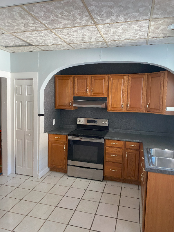 605 Larch St - Photo 2 of 15