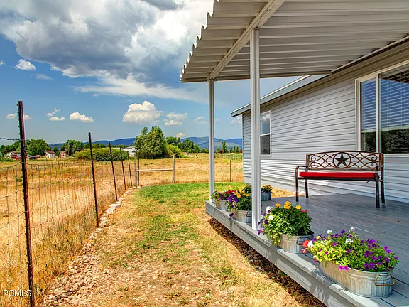 380 Wn - Photo 2 of 12