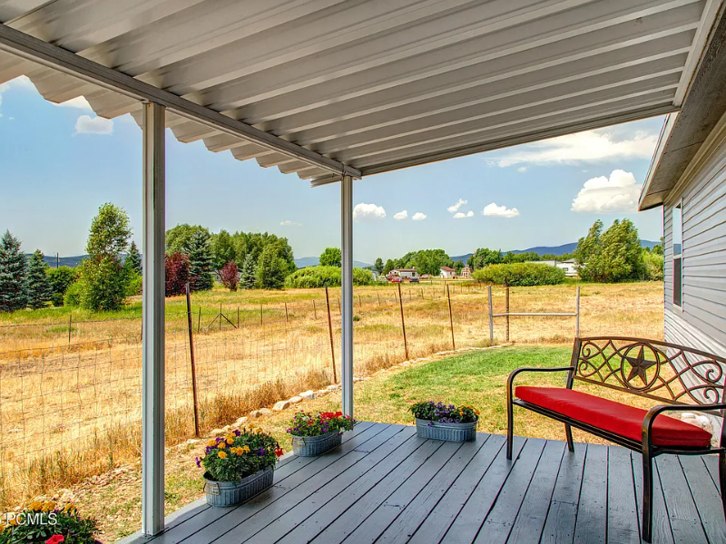 380 Wn - Photo 3 of 12