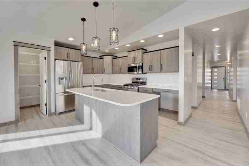 2817 Ashley Ave - Photo 2 of 16