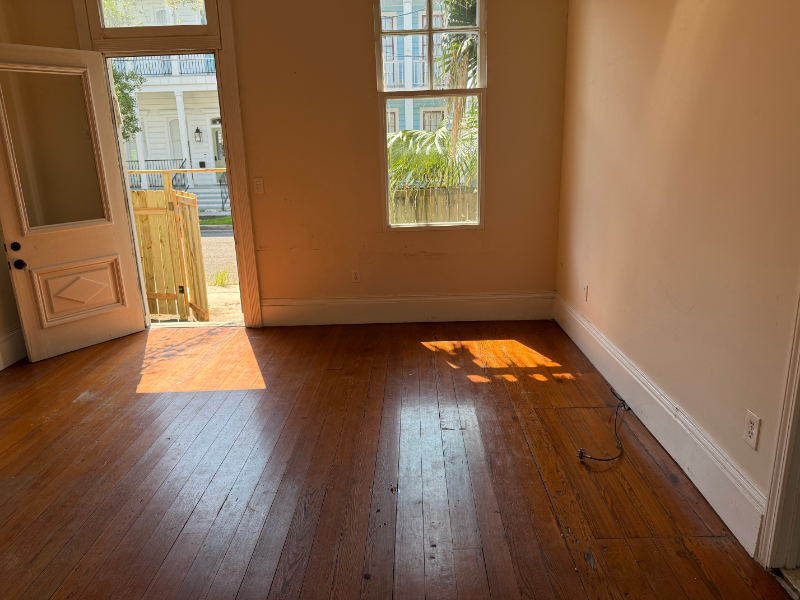 2369 Saint Thomas St - Photo 2 of 4