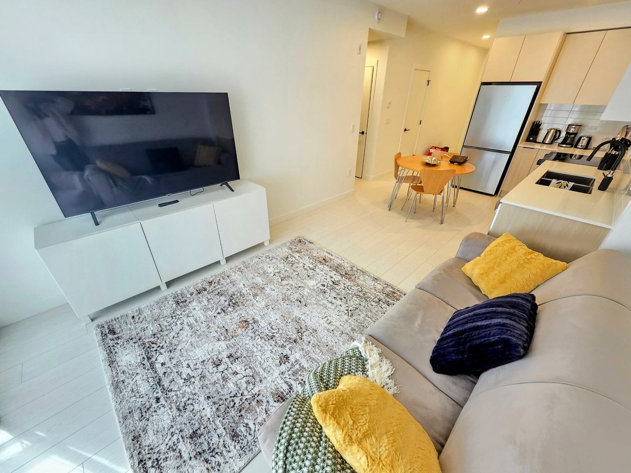 10463 139 Street - Photo 2 of 17