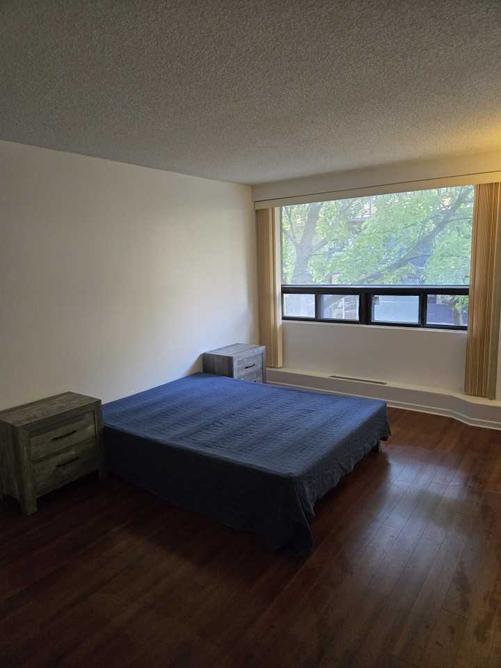 3470 Rue Durocher - Photo 2 of 11