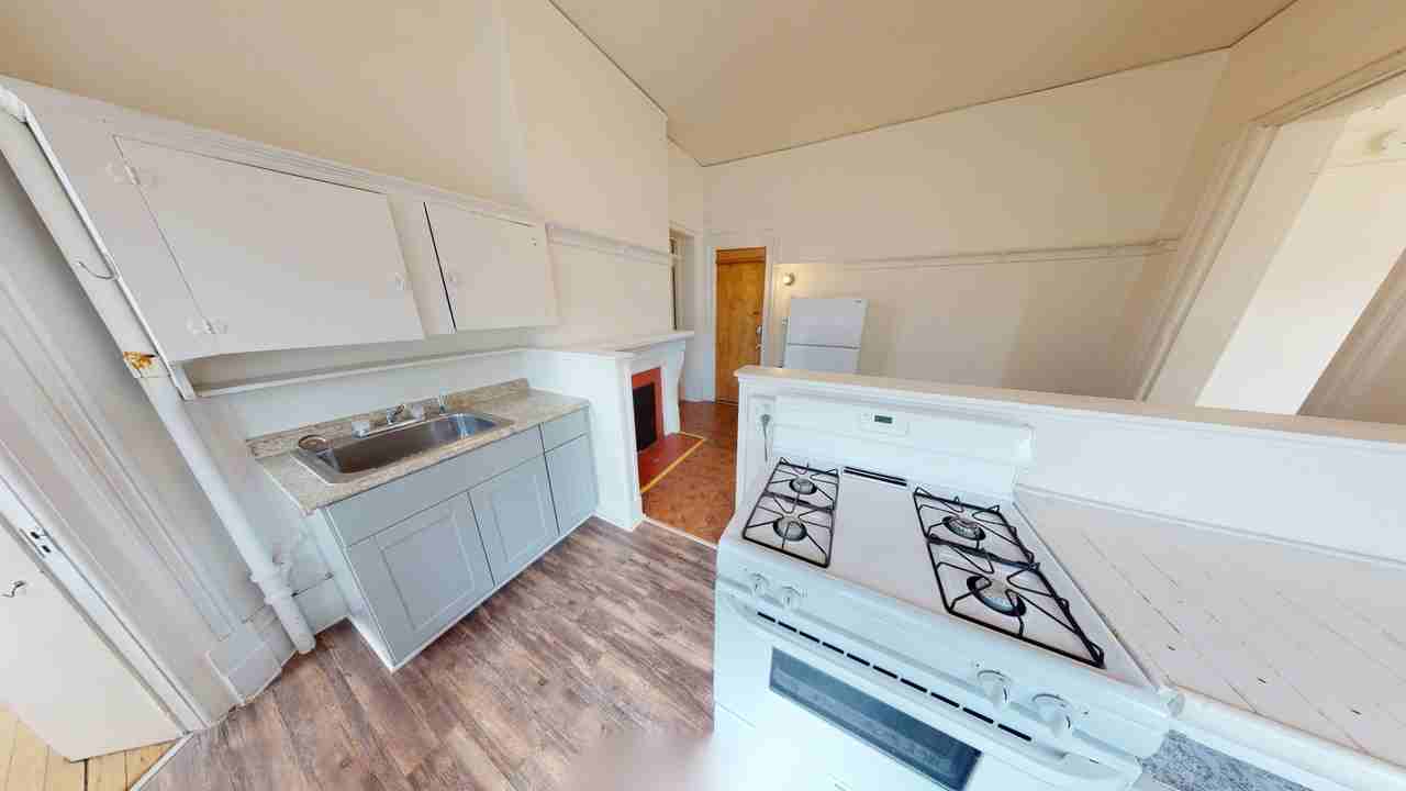 320 S. Division - Photo 2 of 6