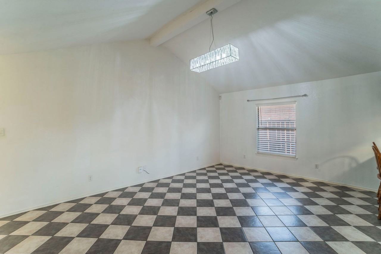 8408 Crystal Ln - Photo 3 of 25