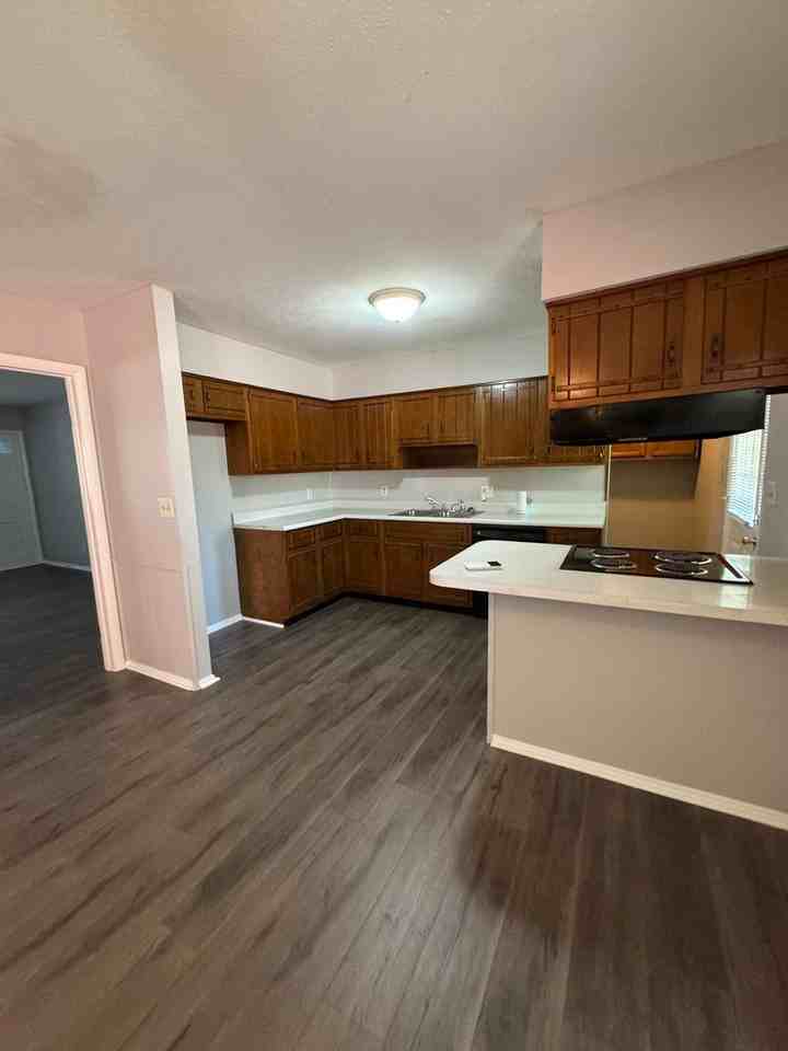 2610 Saturn Dr - Photo 3 of 14